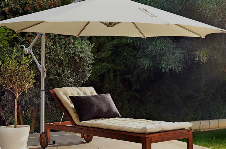 Wie wirkt sich das Material von Patio -Regenschirmen auf Haltbarkeit und Sonnenschutz aus?